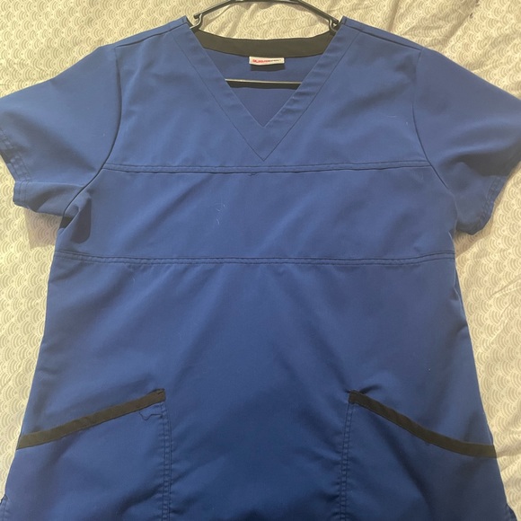 scrub tops - Picture 4 of 5
